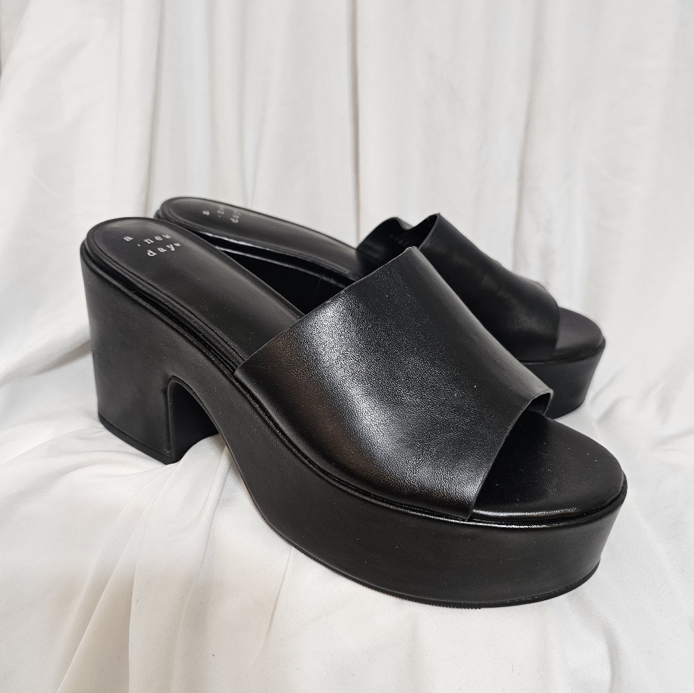 New Platform sandals size 8